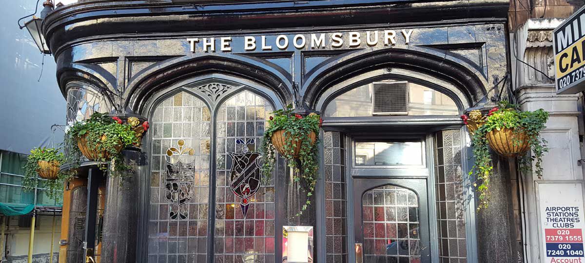 Classic Pubs of London England